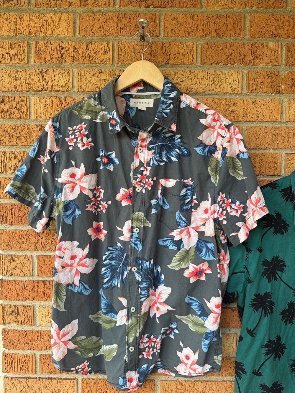 2 American Eagle Aeropostale Mens Medium Hawaiian Tropical Button Up Shirts - Picture 4 of 9